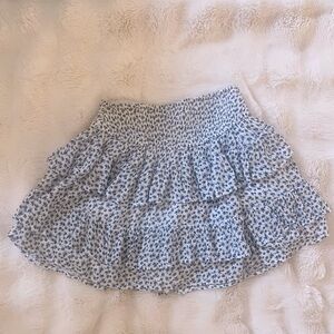 Hollister blue and white ultra high rise crinkle mini skort (size small)